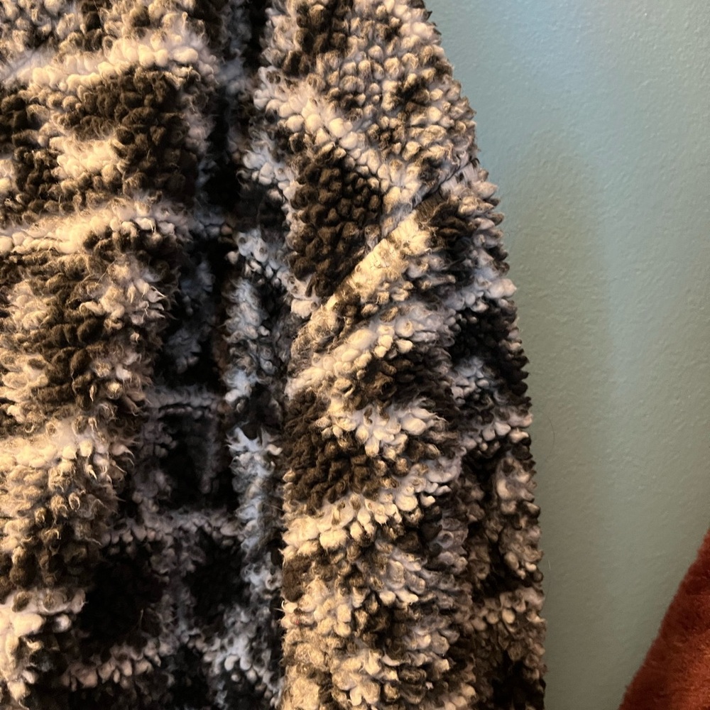 Cozy Black and Gray Zip-Up Sweater - Picture 9 of 10